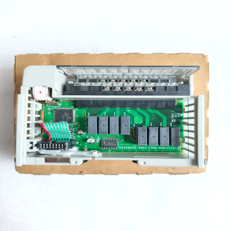 Allen-Bradley 1769-OW8 CompactLogix 8-Point VAC/VDC Relay Output Module thumbnail 10